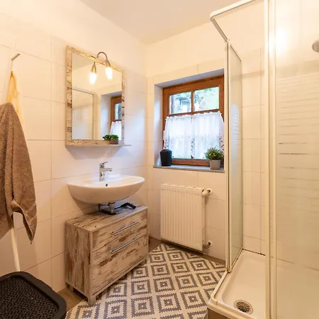 Schmuckes Geräumiges Haus Mit Garten In Für Bis Zu 8 Gäste Ideal Für Familien Und Gruppen Грац