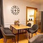 Feriehus Schmuckes Geräumiges Haus Mit Garten In Für Bis Zu 8 Gäste Ideal Für Familien Und Gruppen *