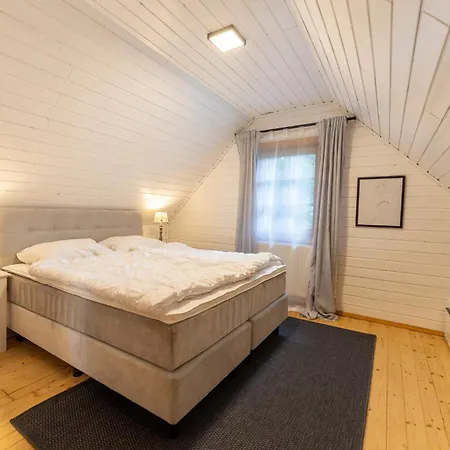 Semesterbostad Schmuckes Geräumiges Haus Mit Garten In Für Bis Zu 8 Gäste Ideal Für Familien Und Gruppen