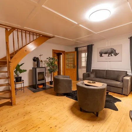 Schmuckes Geräumiges Haus Mit Garten In Für Bis Zu 8 Gäste Ideal Für Familien Und Gruppen Casa de Férias