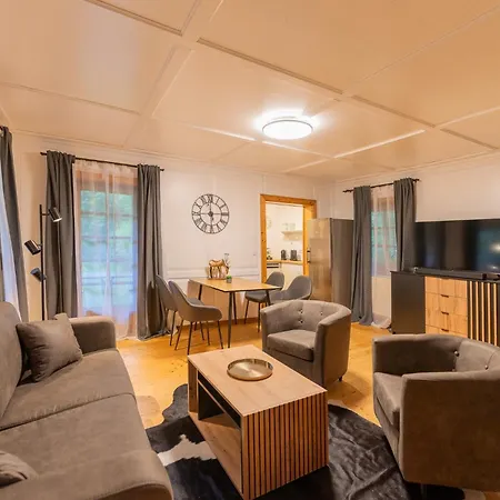 Casa de Férias Schmuckes Geräumiges Haus Mit Garten In Für Bis Zu 8 Gäste Ideal Für Familien Und Gruppen Graz