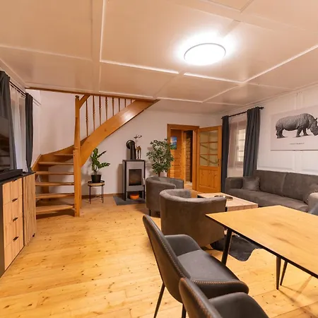 Сasa de vacaciones Schmuckes Geräumiges Haus Mit Garten In Für Bis Zu 8 Gäste Ideal Für Familien Und Gruppen